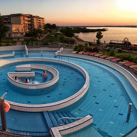 Hotel Velence &