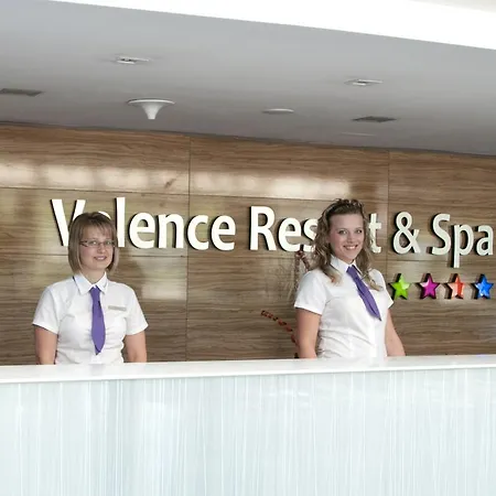 Velence & 4*
